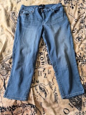 1822 Denim Size 14 Blue Jeans Cropped Length Very Stretchy